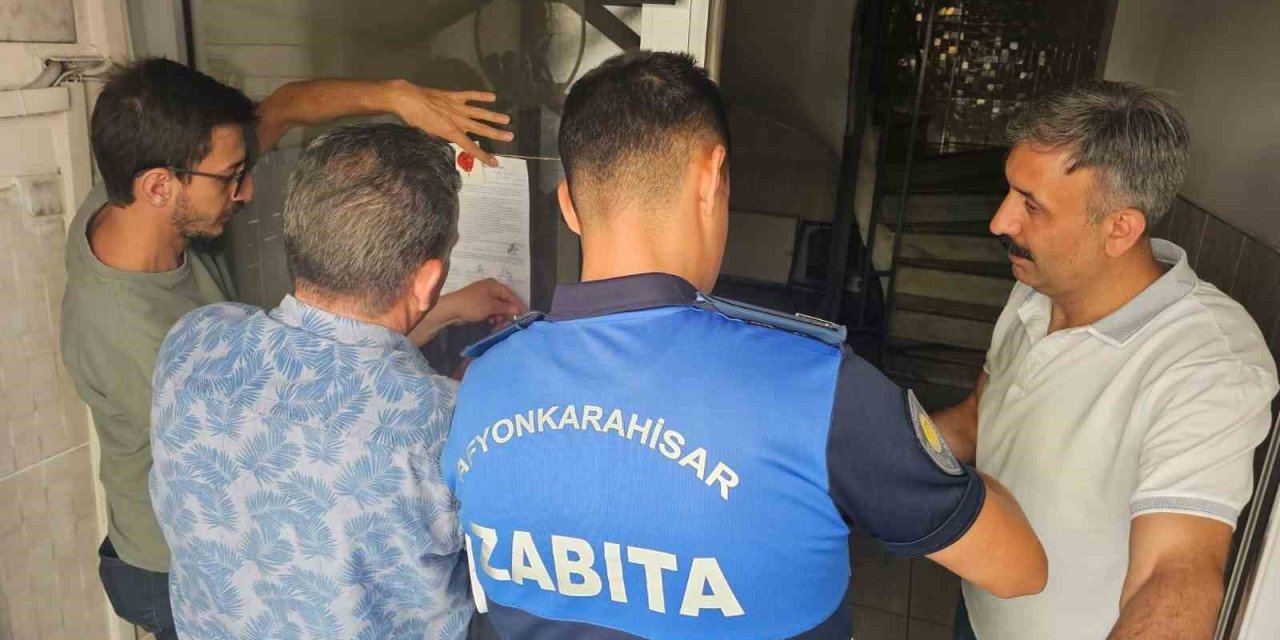 Afyonkarahisar Belediyesi 60 yıllık gazeteyi mühürledi