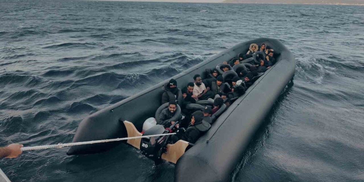 Denizde mahsur kalan göçmenler böyle kurtarıldı
