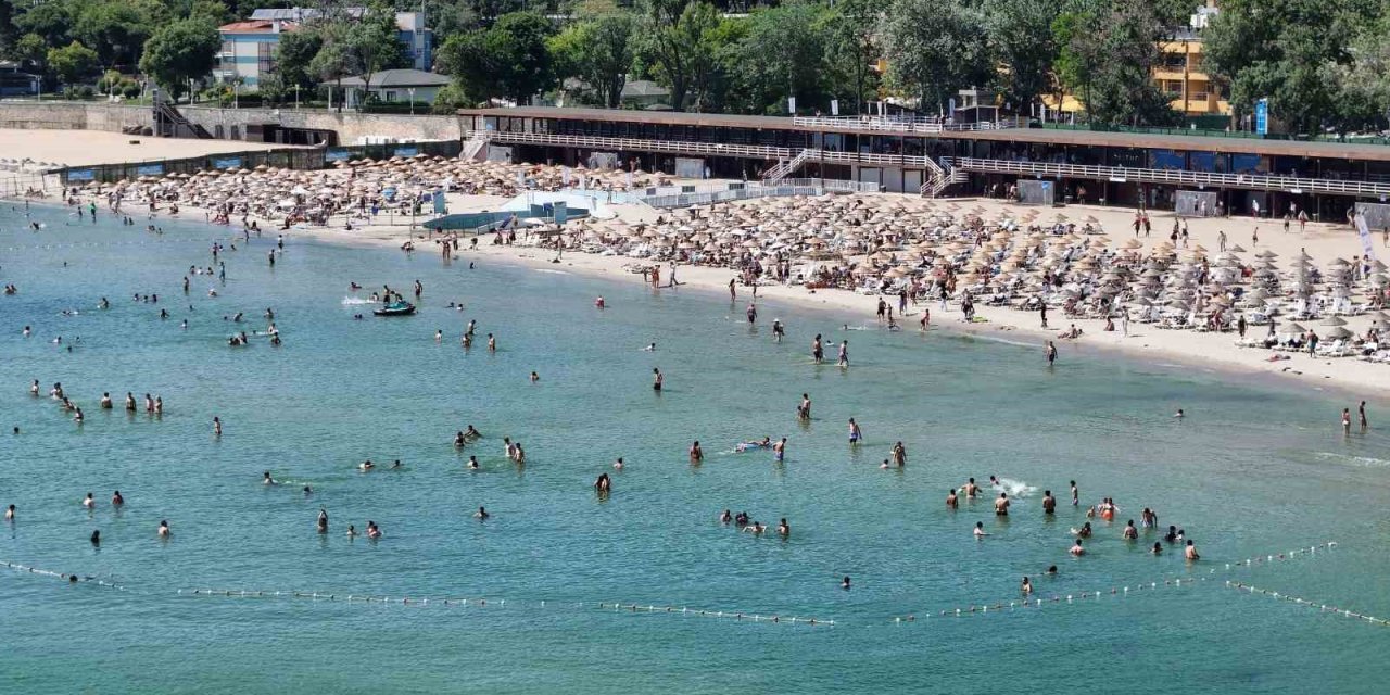 Sıcaklıklar arttıkça plajlar da dolmaya başladı