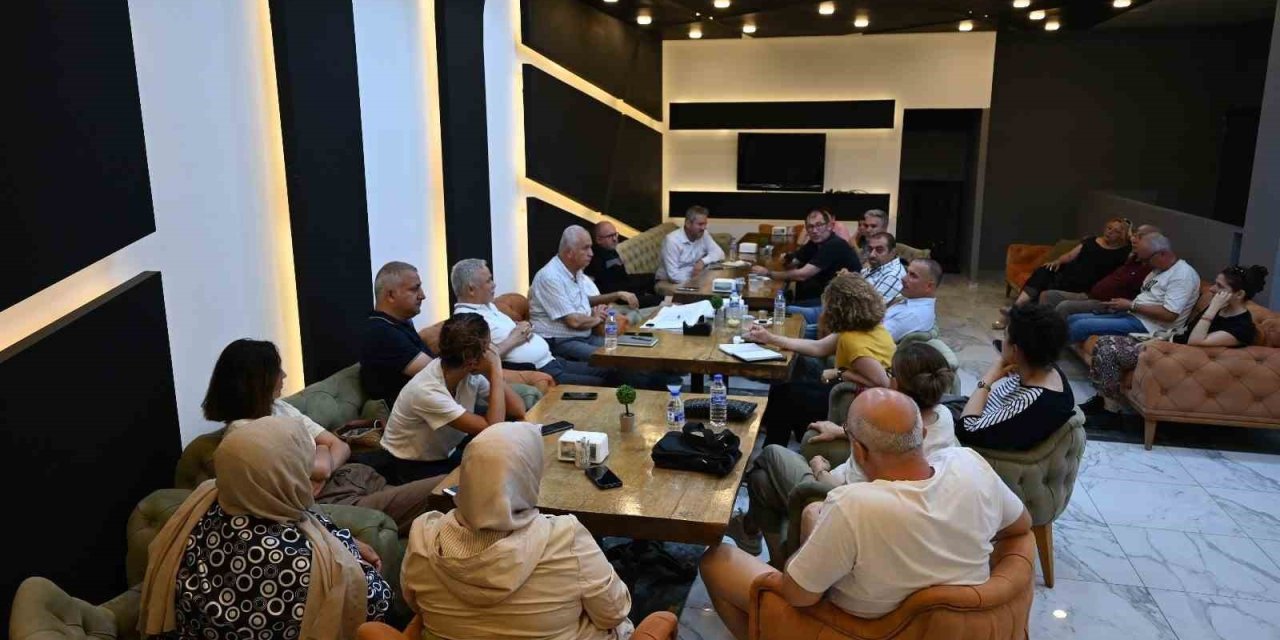 OSB'den gelen kimyasal koku yüzünden mahalleli penceresini açamıyor