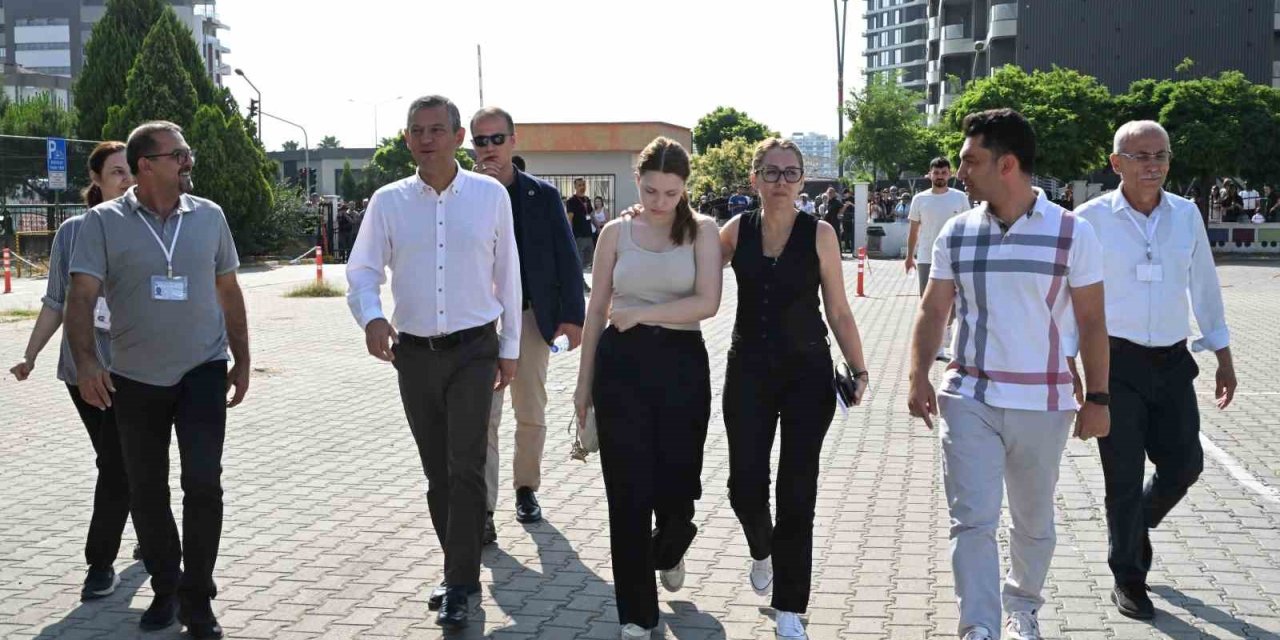 Özgür Özel'den Duygusal Destek: Nehir Zeyrek’i Sınavda Yalnız Bırakmadı