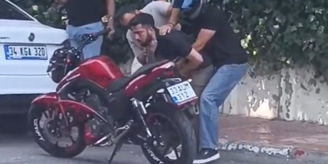 Boğazına şeker kaçan vatandaşı motosikletli sürücü kurtardı