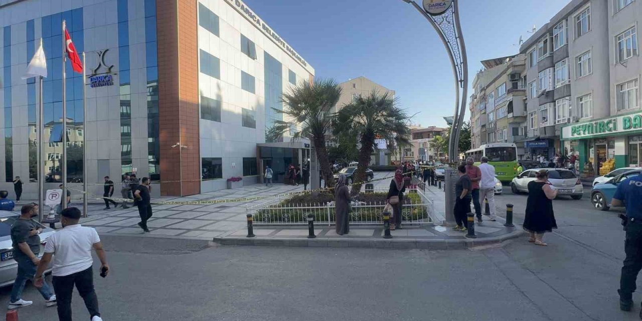 Belediye binasında silah sesleri: Zabıta memuru kendini vurdu, belediye başkanı yaralandı
