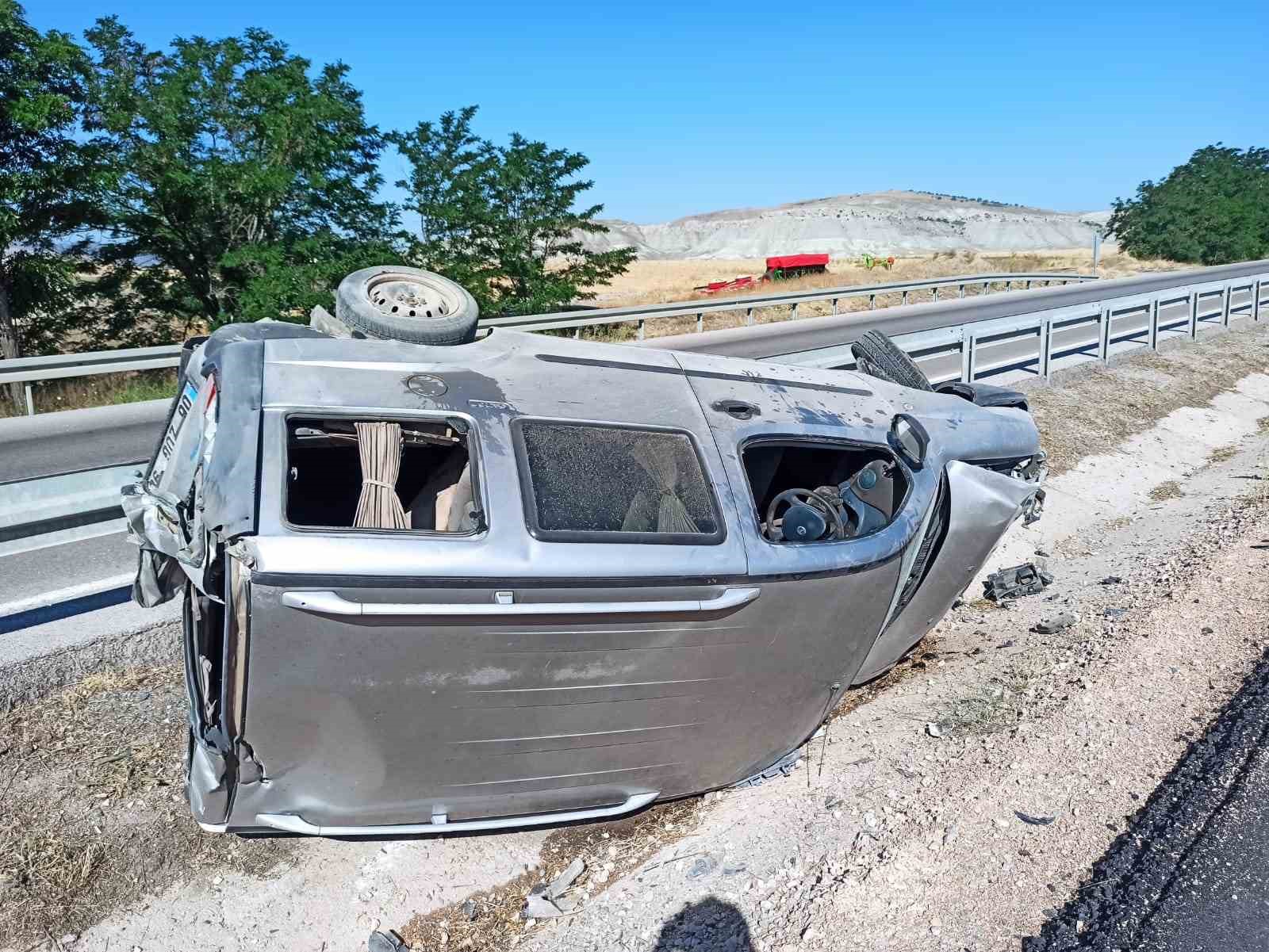 Ankara’da lastiği patlayan araç takla attı: 2 yaralı