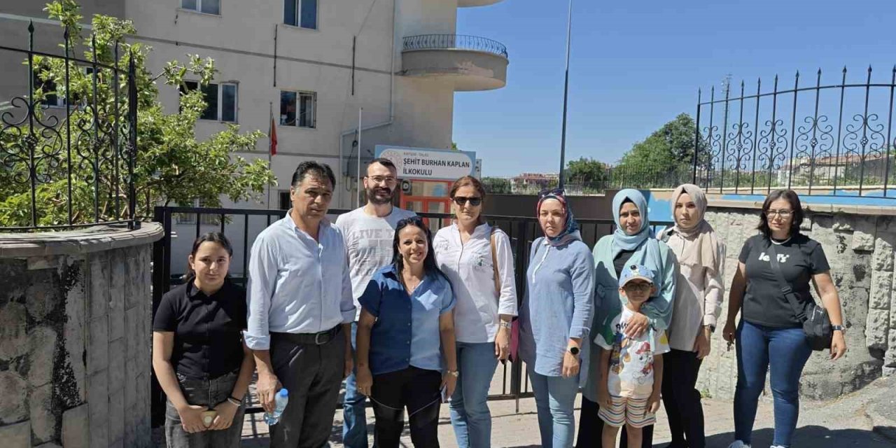 Mahalledeki okulun taşınma kararı velileri ayaklandırdı
