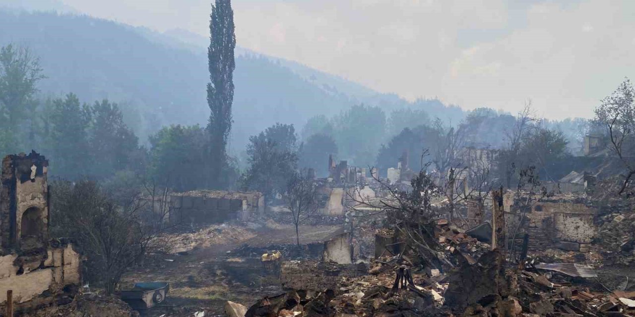 3 gündür devam eden yangını yağmur söndürdü