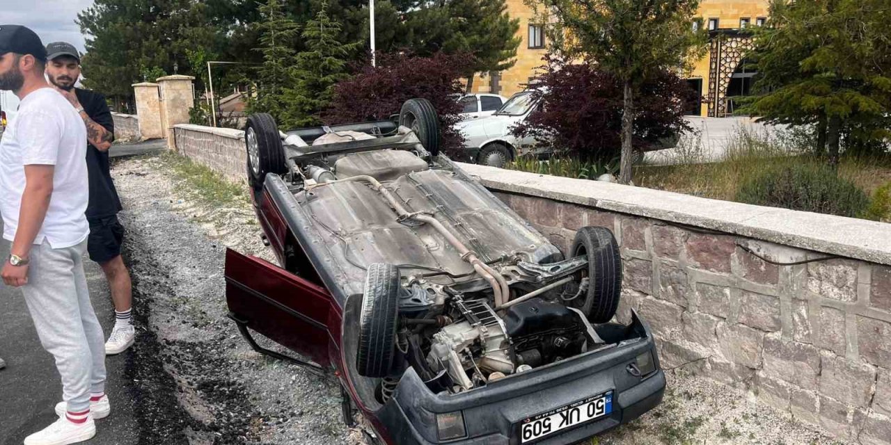 Kediye Çarpmamak İçin Manevra Yapan Sürücü Takla Att