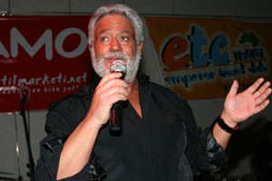 Ünlü şarkıcı yoğun bakımda