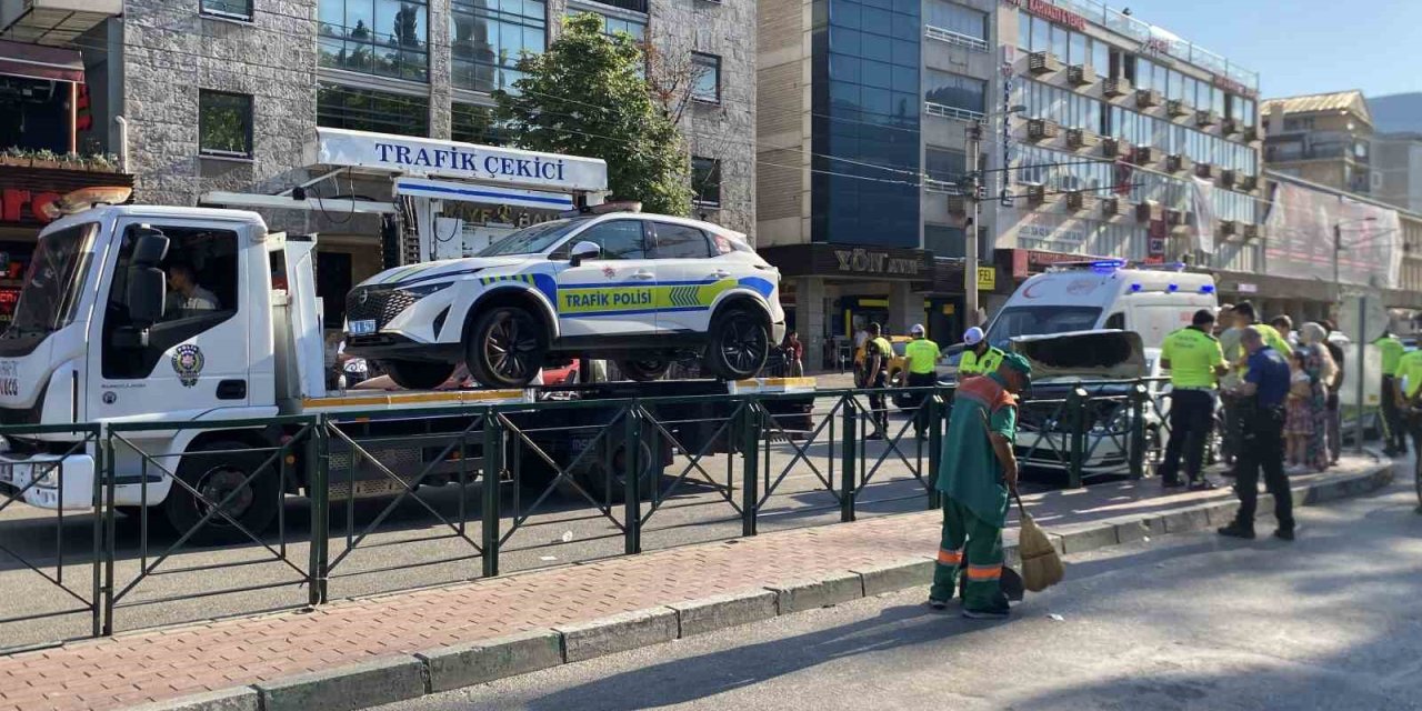 Park Uygulaması Yapan Polis Memuruna Otomobil Çarptı