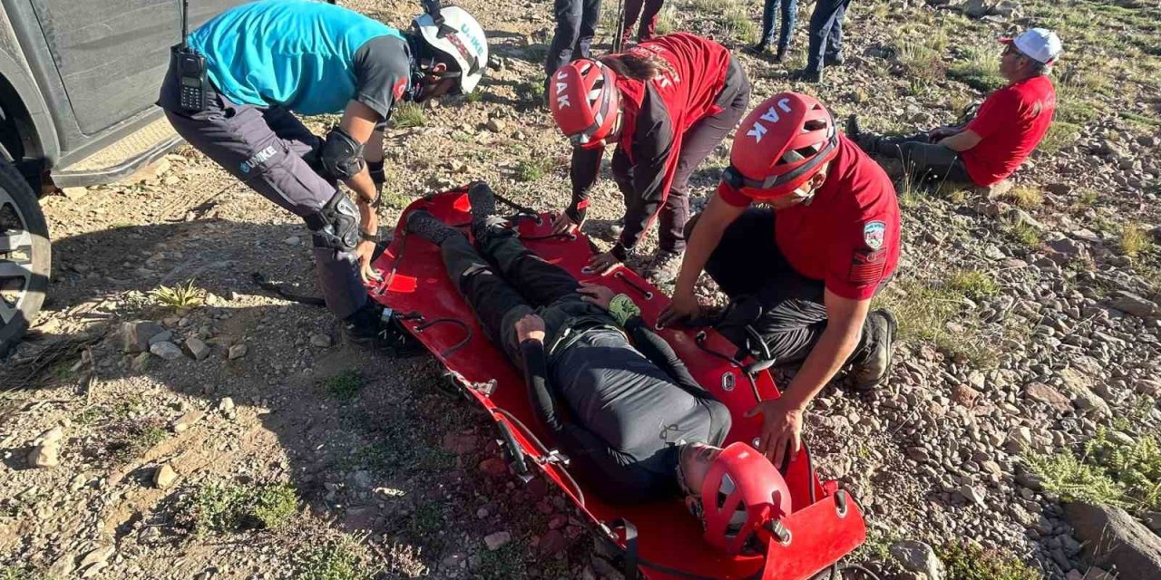 Erciyes Dağı’nda Mahsur Kalan 2 Dağcı, 8 Saatlik Operasyonla Kurtarıldı