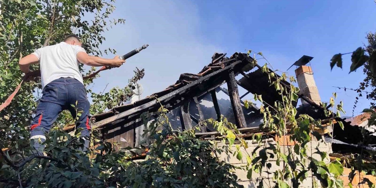 Beyşehir’de korkutan ev yangını