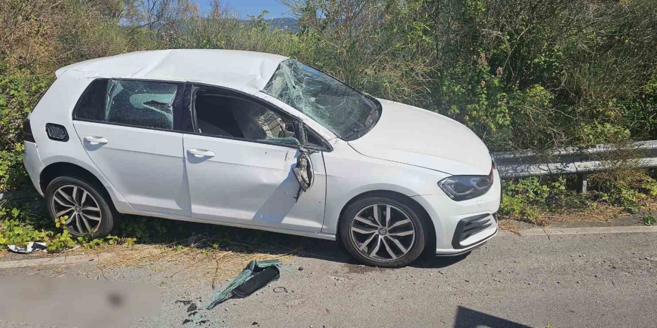 Yoldan çıkan otomobil 5 kişiye mezar olacaktı: Son anda kurtuldu