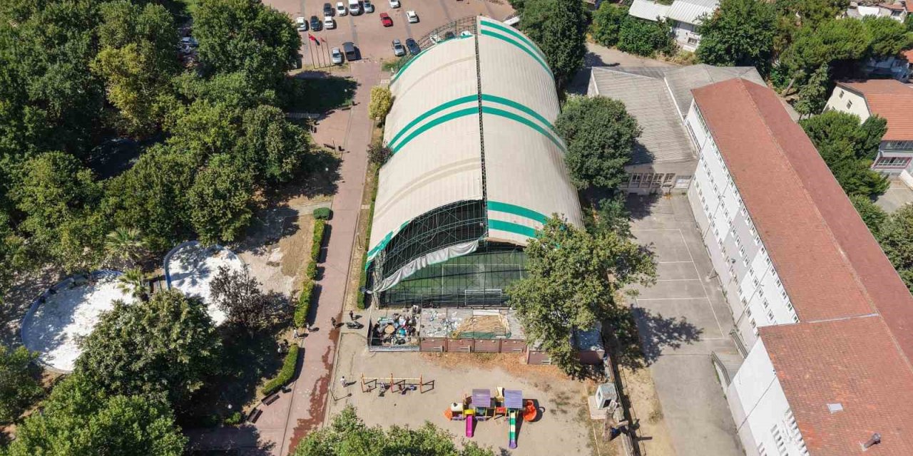 Tarihi Kulüp Tahliye Edildi: 1326 Pınarbaşı Spor’un Malzemeleri Sokağa Kondu