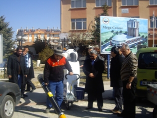 Kulu'ya yol süpürme aracı