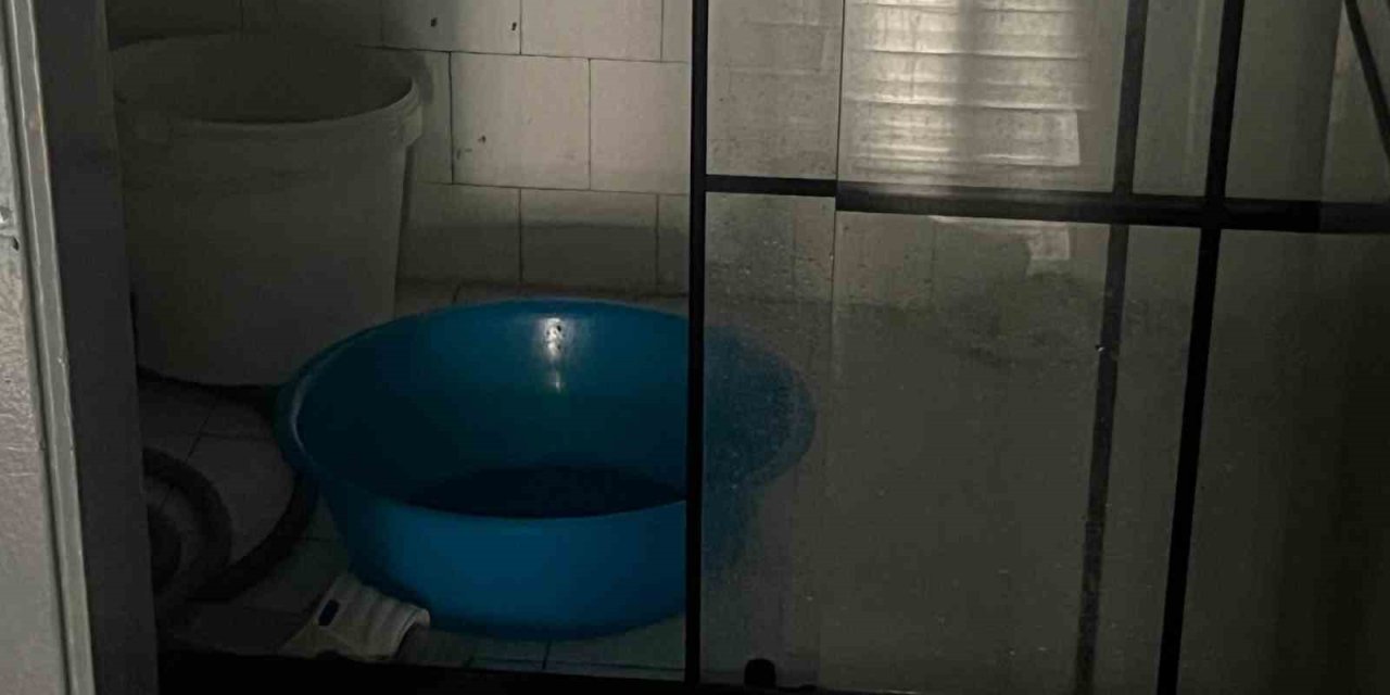 Leğende banyo yapan 3 kardeşi elektrik çarptı