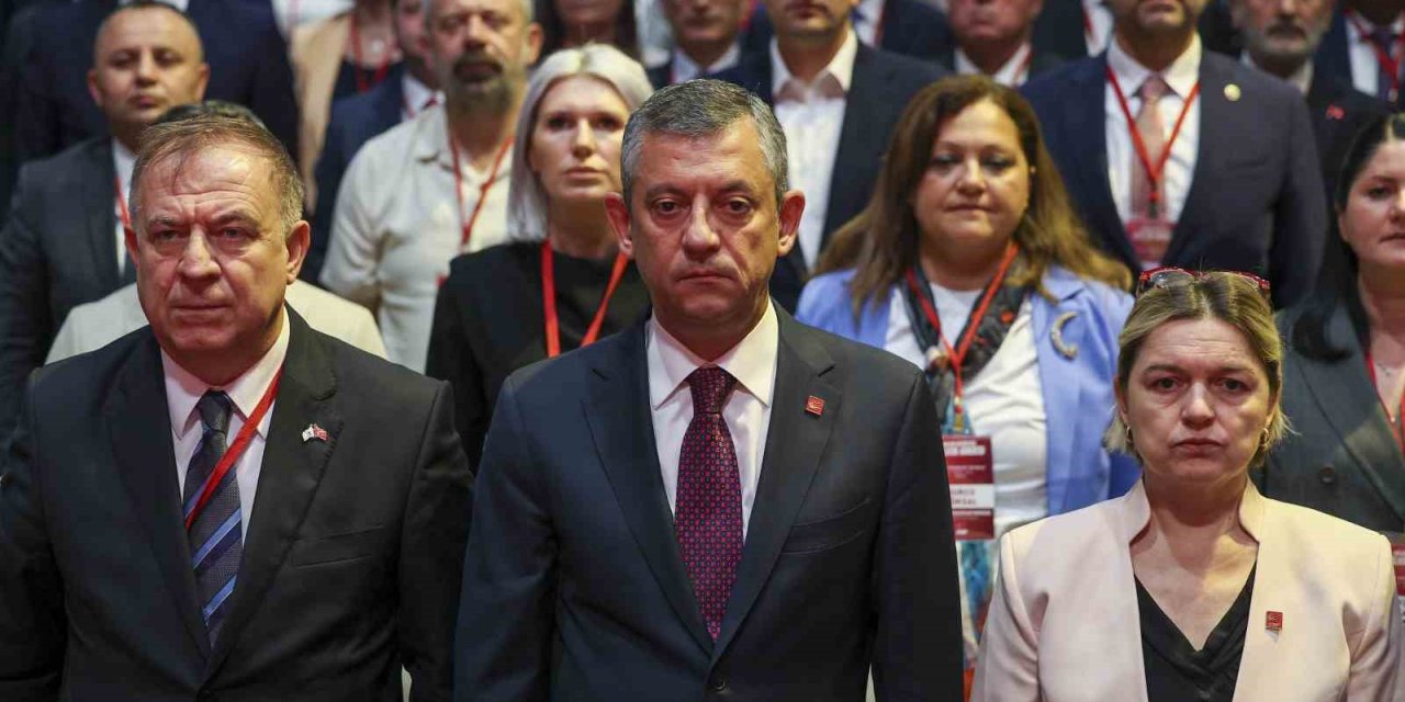 CHP'de belediye başkanlarıyla basına kapalı toplantı