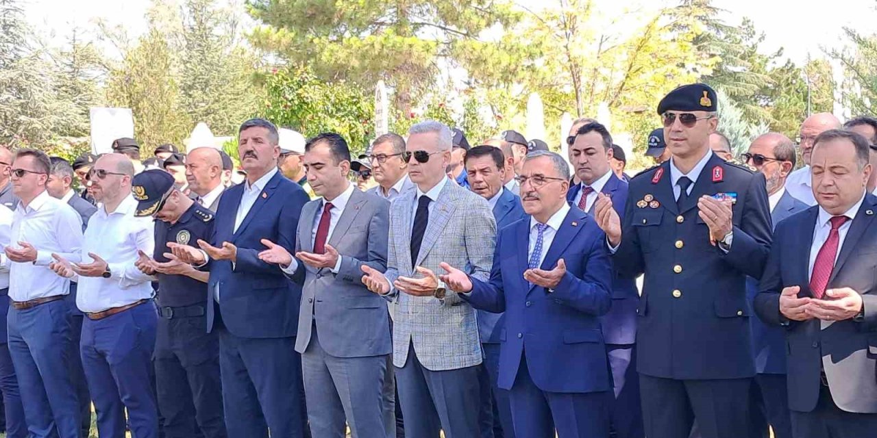 Karaman’da 15 Temmuz Demokrasi ve Milli Birlik Günü şehitlik ziyaretiyle başladı