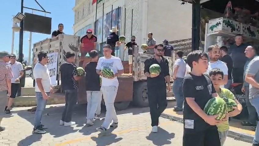 Bursa'da bedava karpuz dağıtıldı