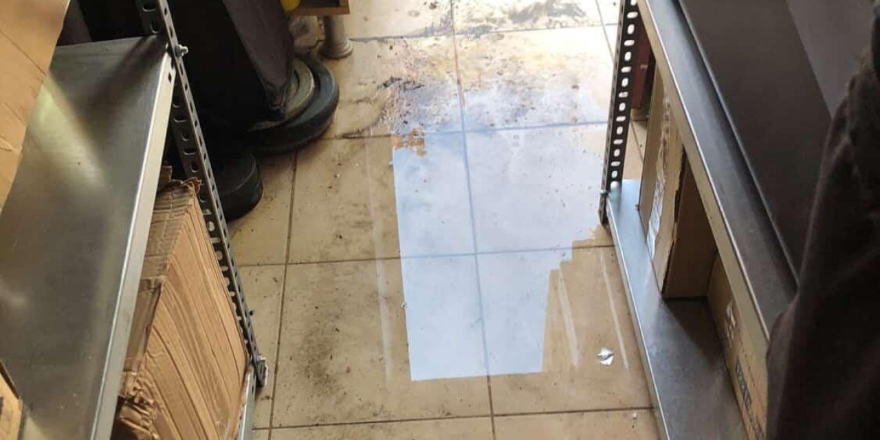 Bir tarafı onarırken, diğer tarafı su bastı