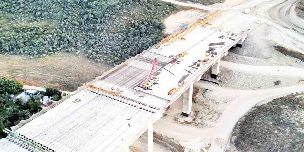 Sazlıdere Köprüsü Yükseliyor: 24 Şeritli Yol Ortaya Çıktı