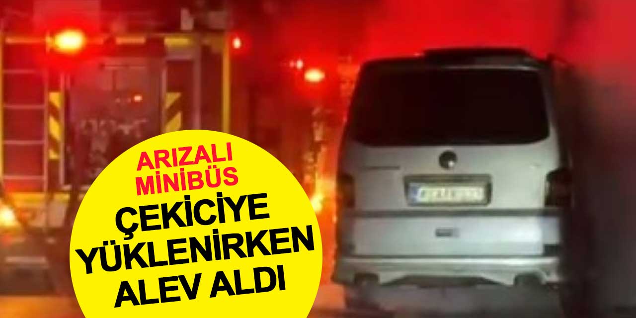 Arızalanan minibüs çekiciye yüklenirken alev aldı