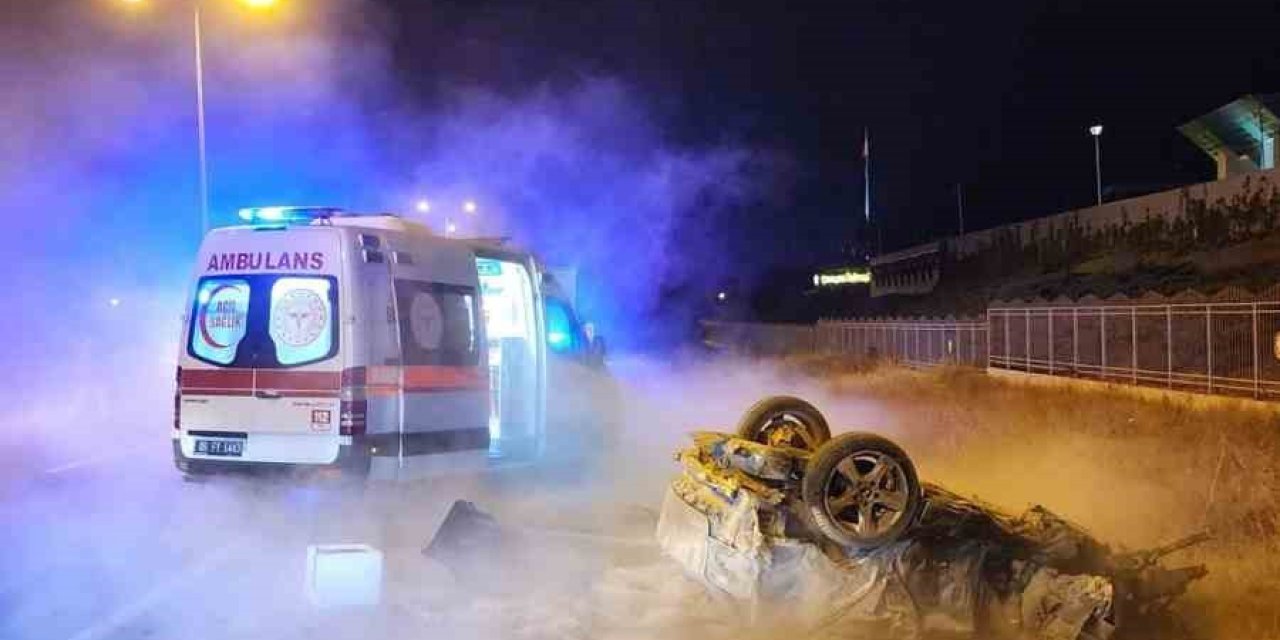 Ters yöne giren otomobil 2 sürücünün de sonu oldu