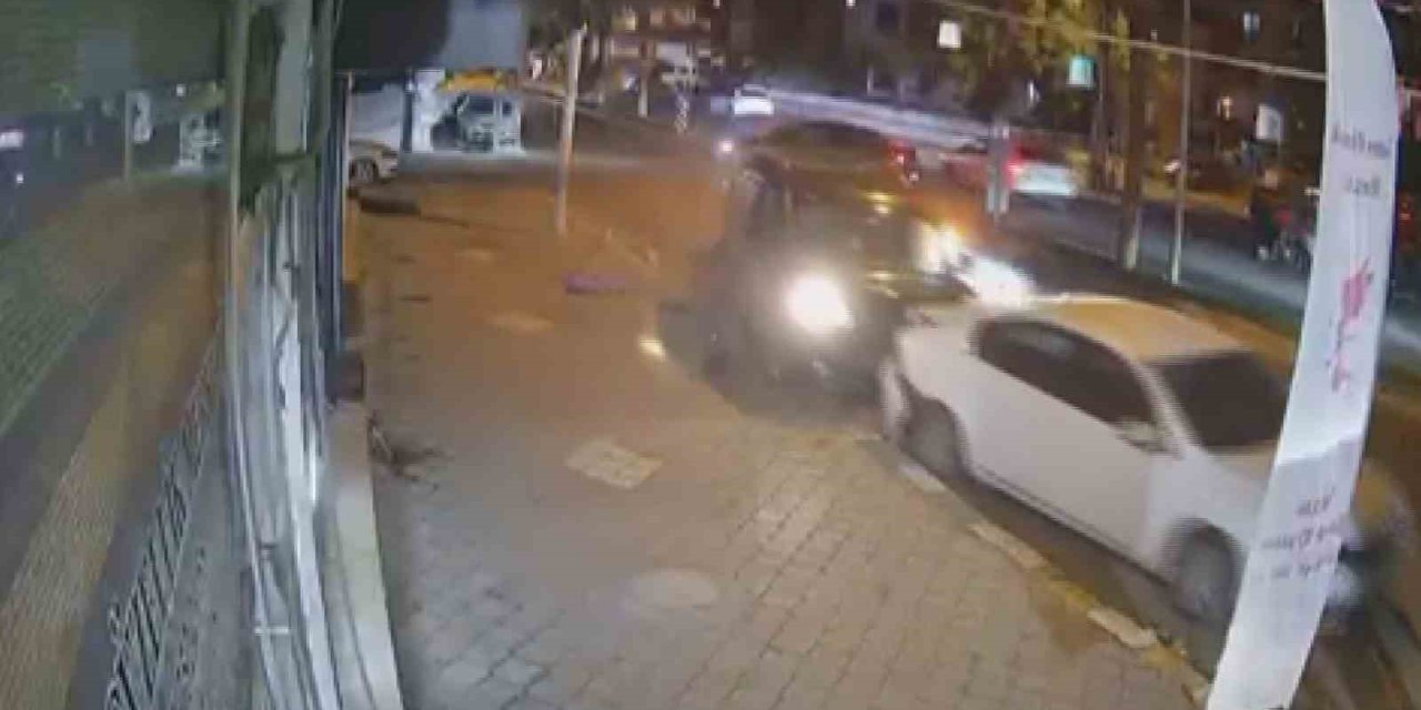 Aracından indi, saniyelerle kurtuldu: O anlar kamerada