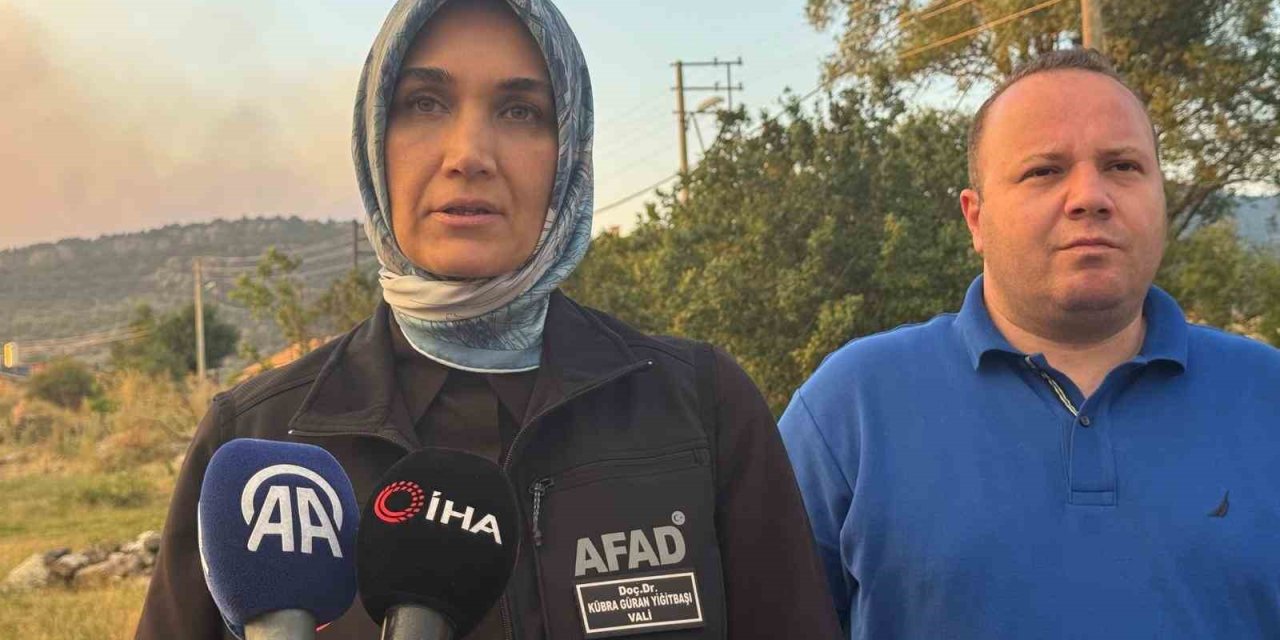 Afyon’da alevlerin yaklaştığı bir köy tahliye edildi