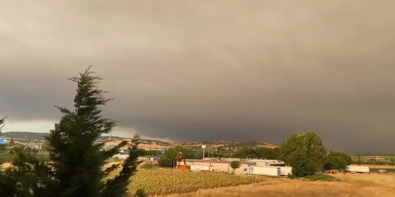 Bilecik’teki yangının dumanları İznik ve Yenişehir’den görüldü