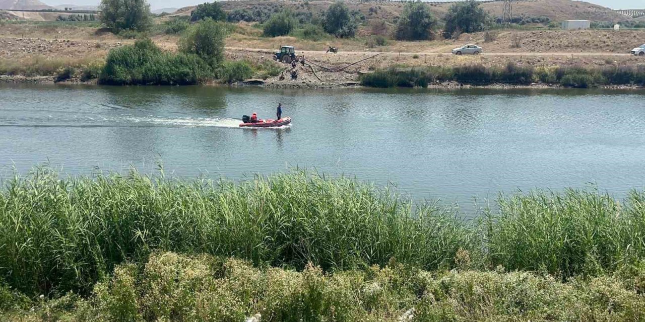 28 yaşındaki genç, serinlemek için girdiği Kızılırmak'ta kayboldu