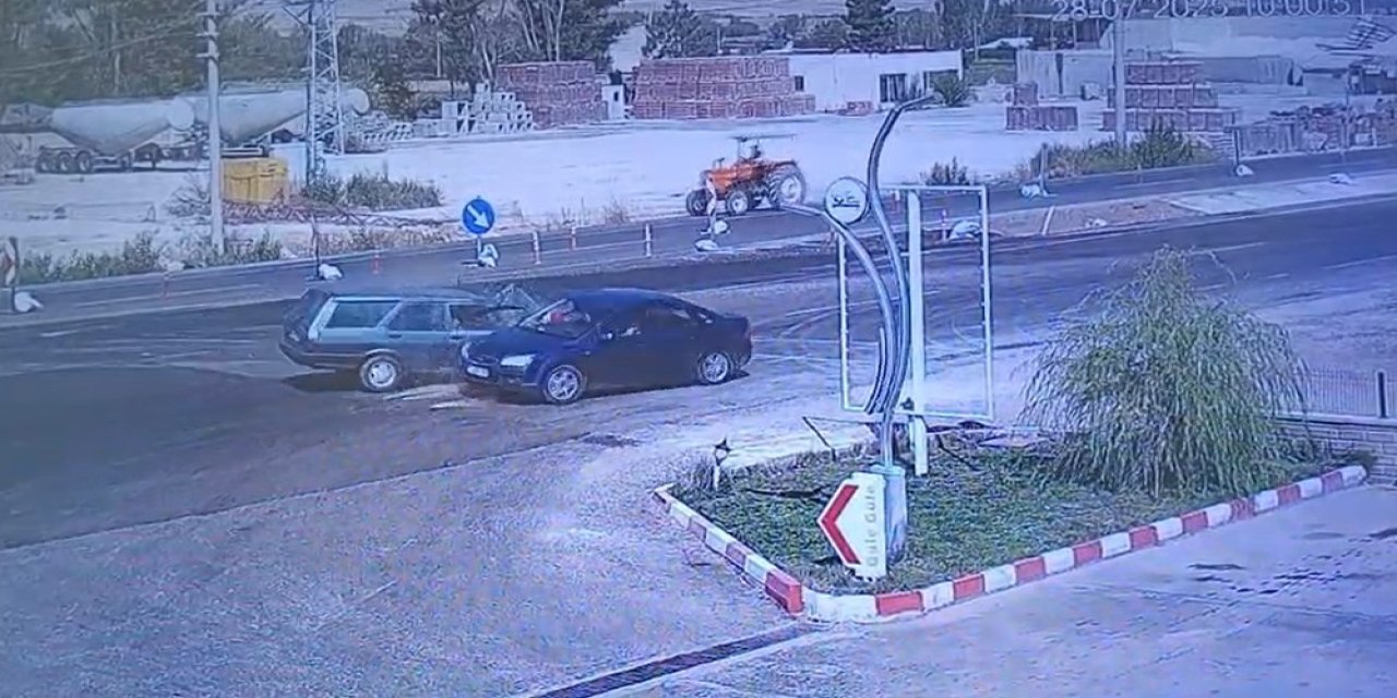 Isparta-Konya yolunda 8 kişinin yaralandığı kaza kamerada