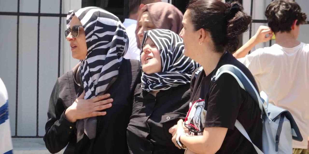 23 yaşındaki üniversite öğrencisi Arda Öztürk kaldırımda yürürken can verdi