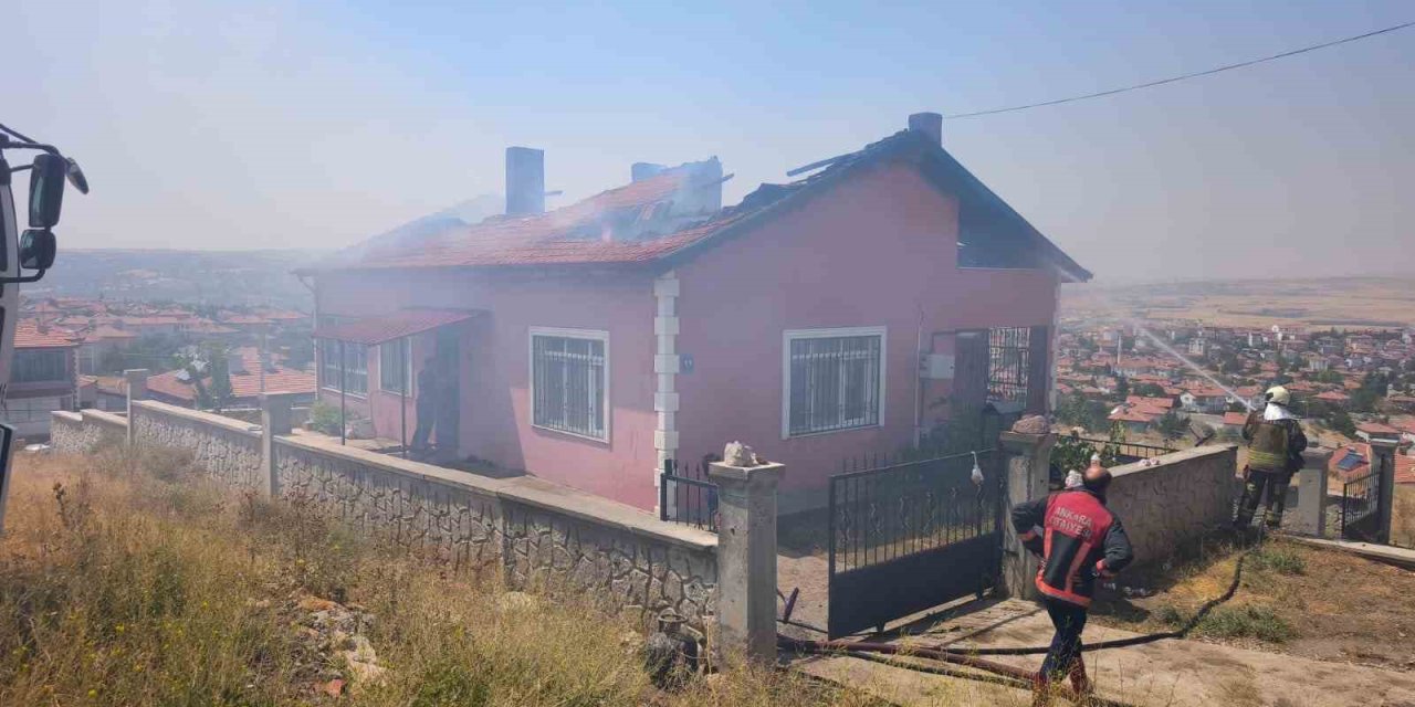 Anne ameliyata gitti, evde yalnız kalan çocuklar yangın çıkardı