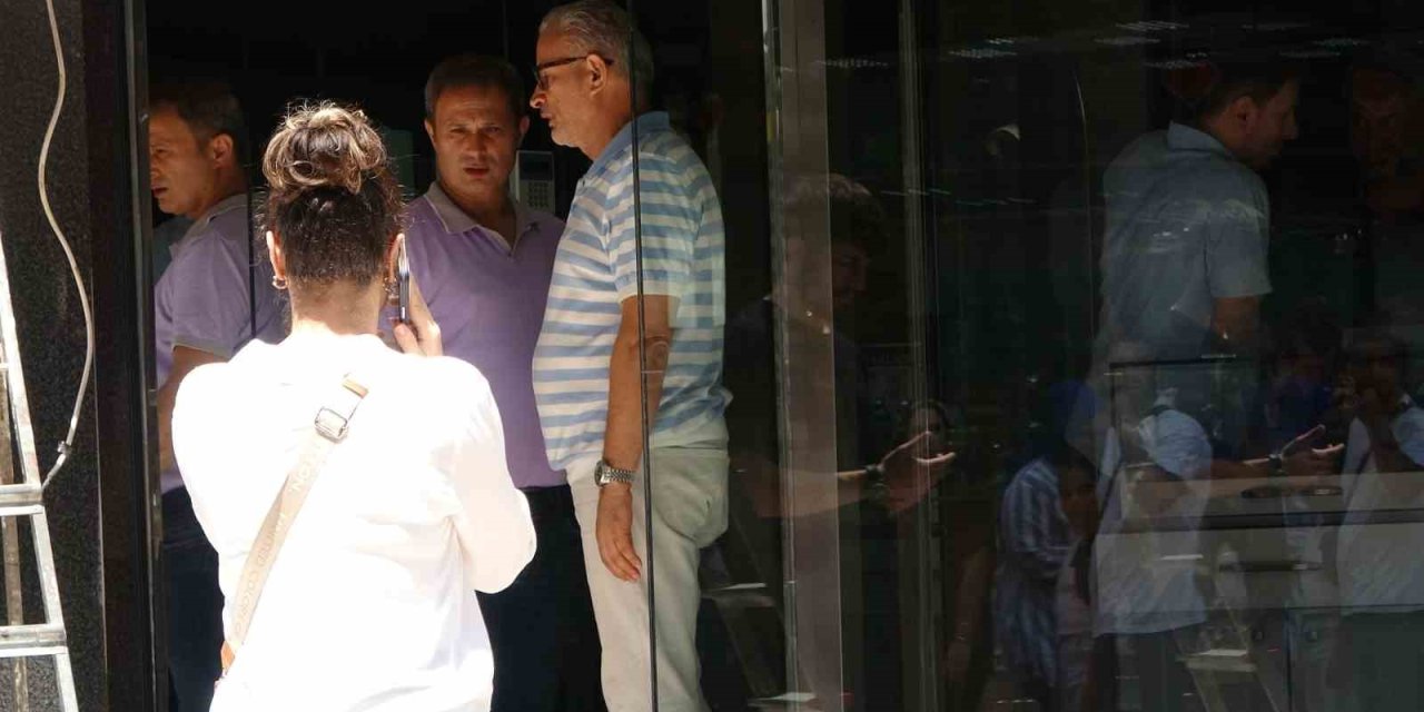 Milyonluk kuyumcu vurgunu: Müşteri haciz için geldi, dükkân boş çıktı