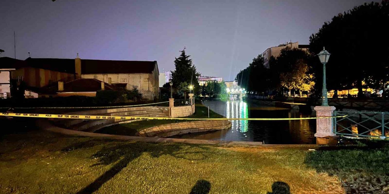 Sahte alkol mü? Porsuk Çayı kenarında fenalaşan iki kişiden biri hayatını kaybetti