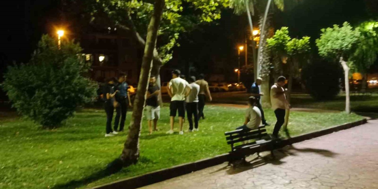 Karısının gözleri önünde bıçaklanarak öldürüldü