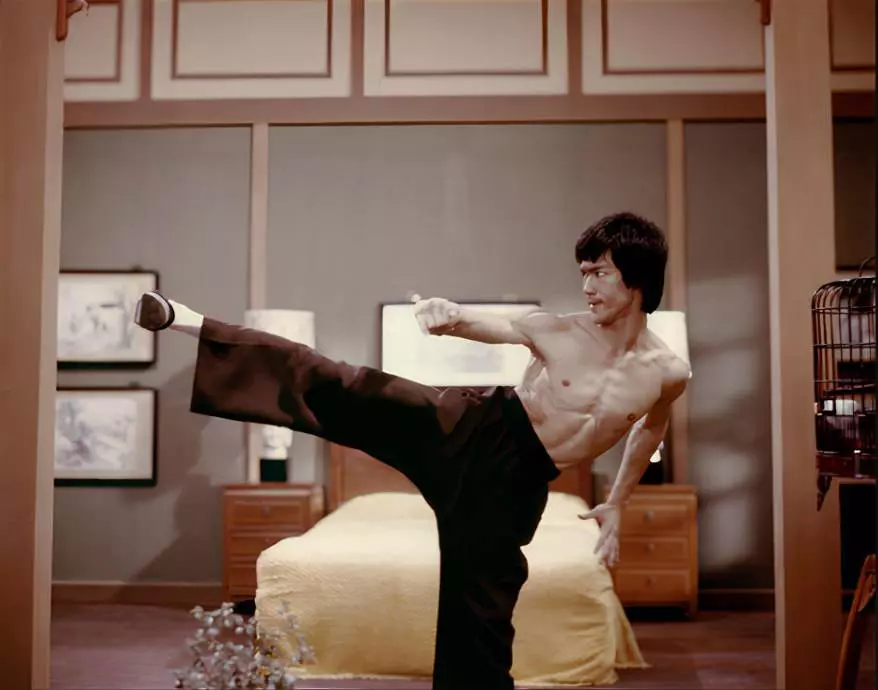 Bruce Lee’nin Gerçek Ölüm Nedeni 52 Yıl Sonra Ortaya Çıktı: Epilepsi İddiası Gündemde