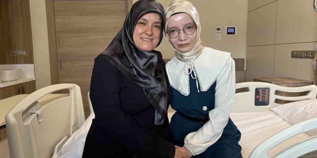 23 yaşındaki Kübra ilk kez gülümsedi