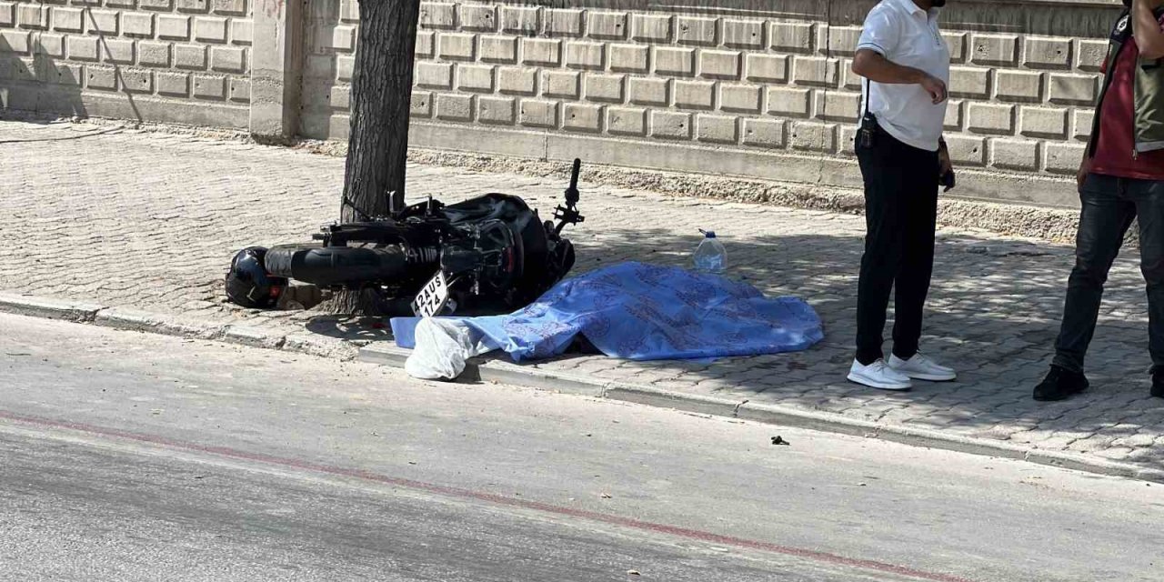 Kontrolden Çıkan Motosiklet Dehşet Saçtı: 2 Kişi Hayatını Kaybetti