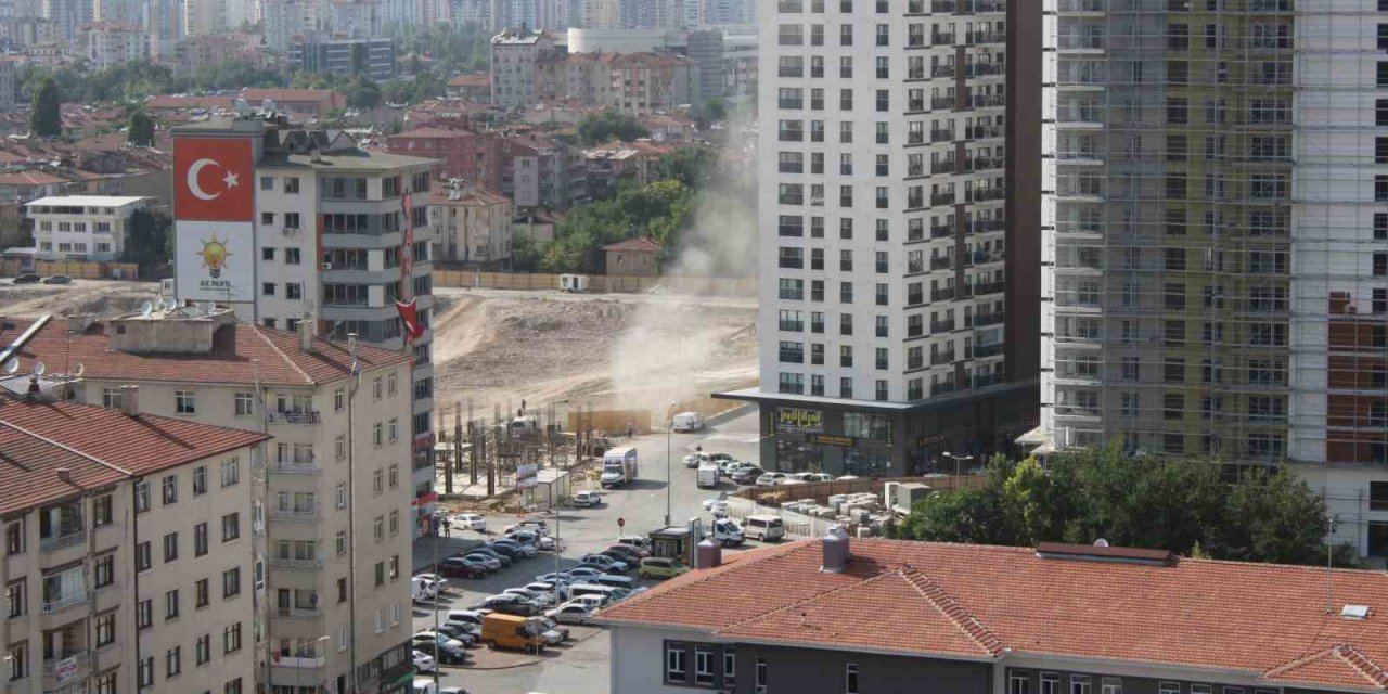 Doğalgaz alarmı: İş makinesi boruyu patlattı