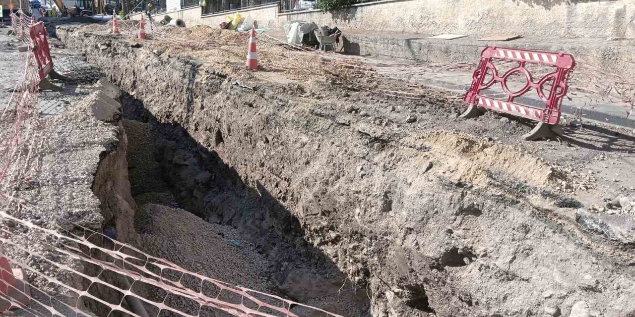 Yol Yapımında Feci Kaza: 19 Yaşındaki Belediye İşçisi Elektrik Akımına Kapıldı