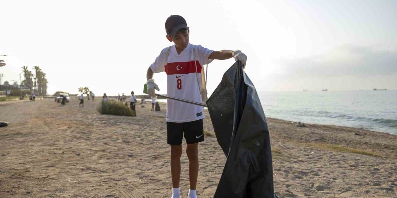 11 yaşındaki fenomenin temizlik akımına, belediyeden destek geldi