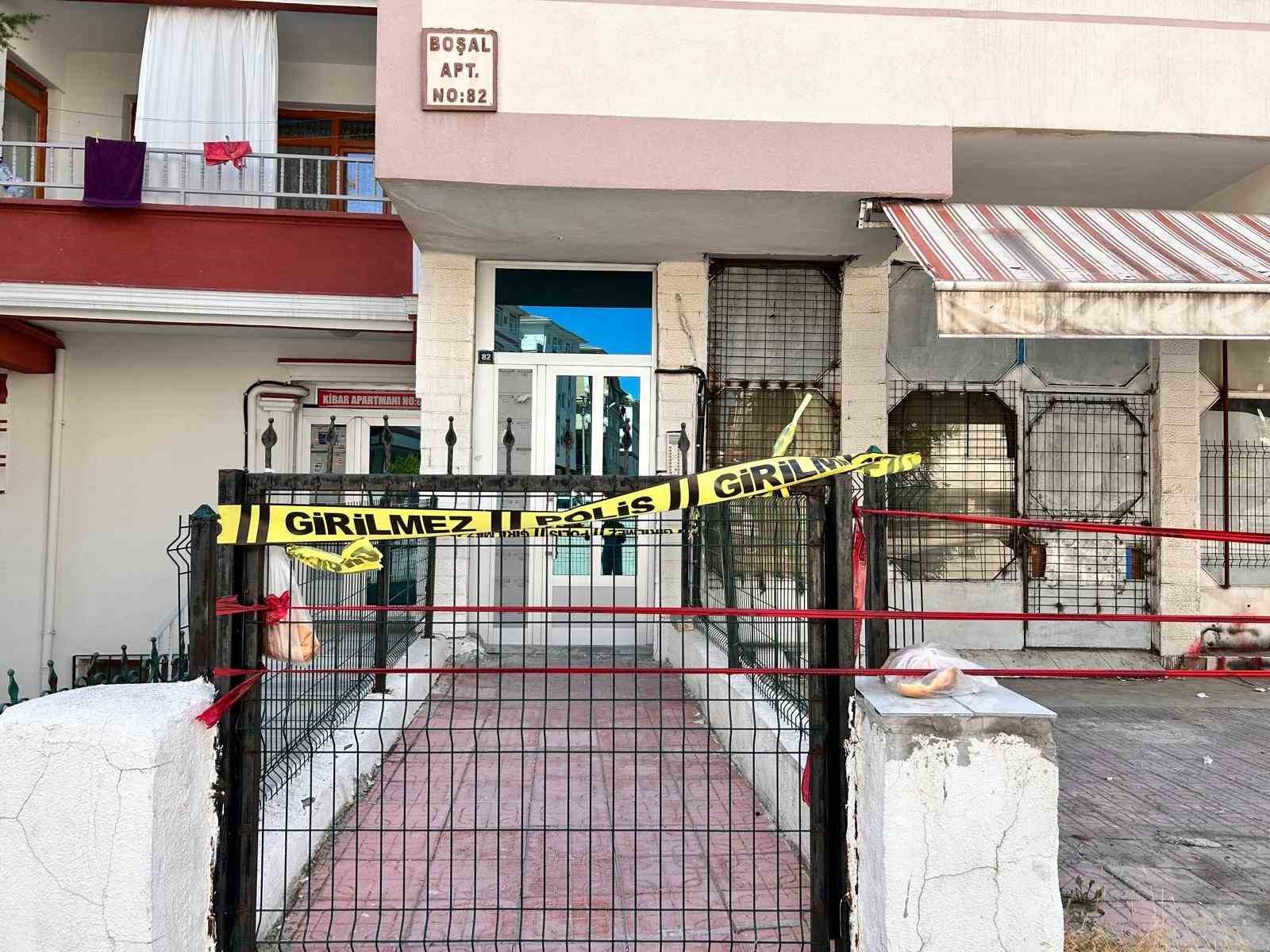 Kolonundan çatırtı sesleri gelen bina incelendi