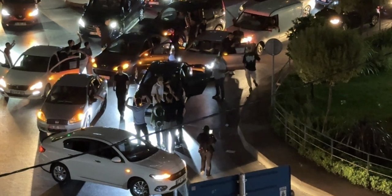 Askere Uğurlama Konvoyunda Trafik Felç Oldu