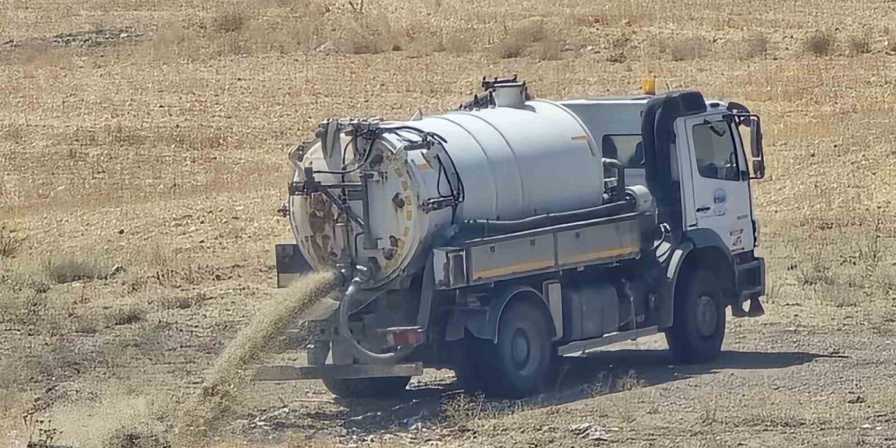 Atık suyu vidanjörle araziye döktüler, cezayı da yediler