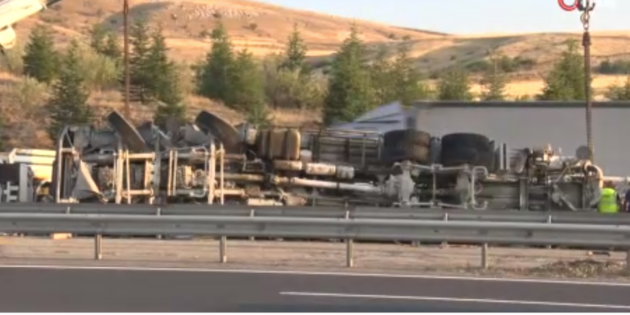 Ankara'da Beton Mikseri Devrildi