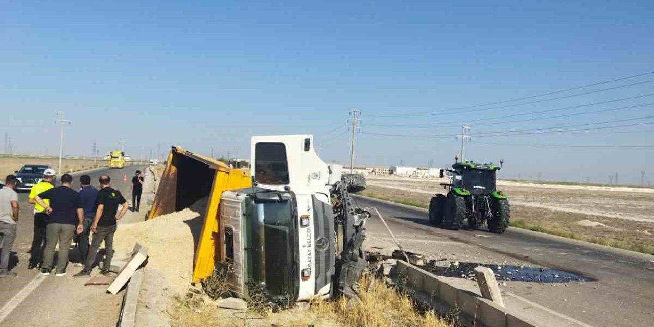 Karatay'ın Kamyonu Sakyatan'da Devrildi