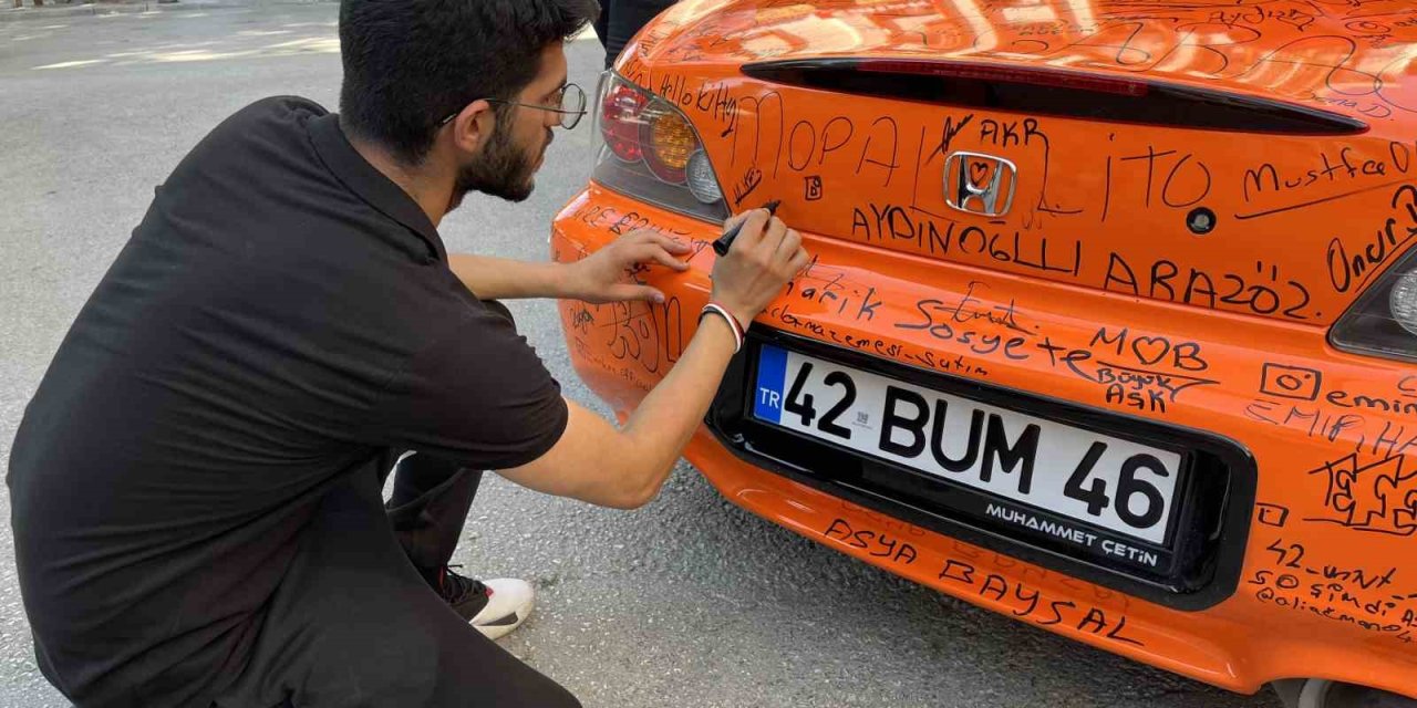 Konya’da İmza Toplayan Otomobil İlgi Odağı Oldu