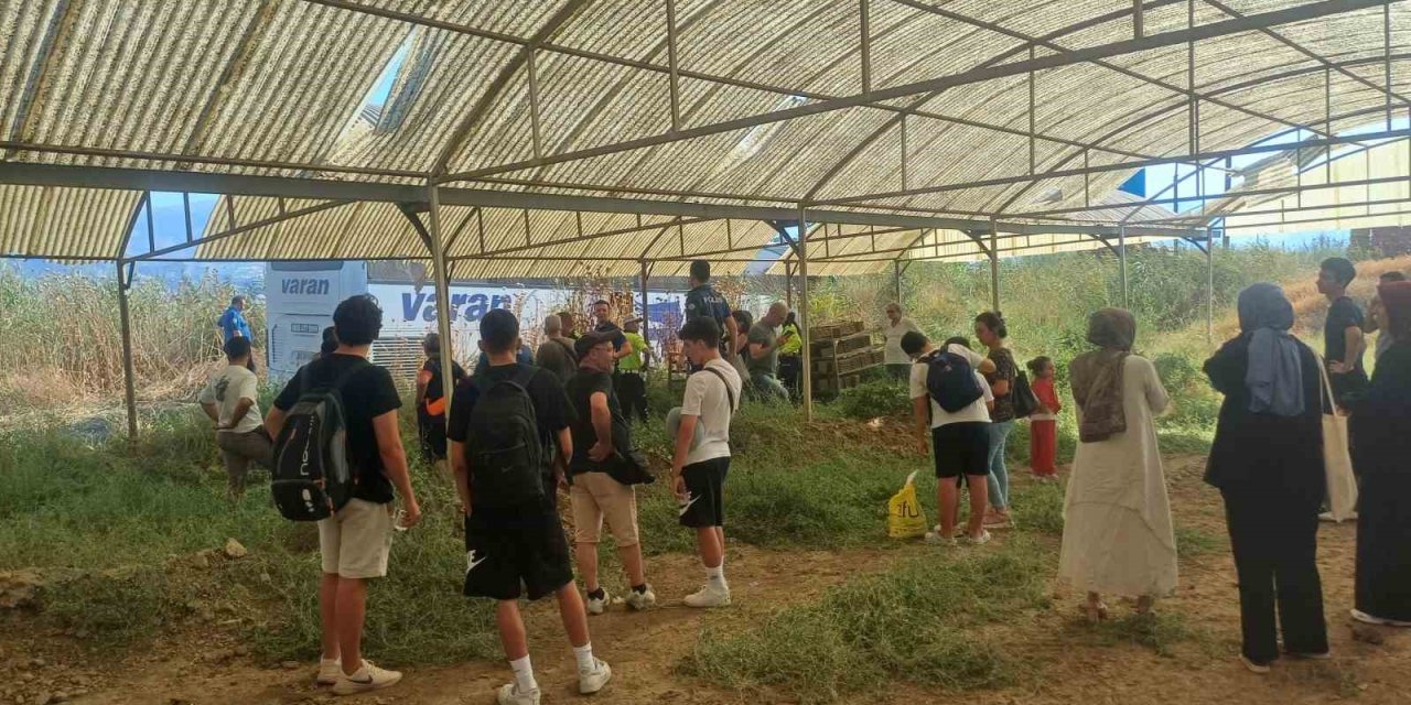 Menzile 'Varan' Olmadı Seraya Sığındılar