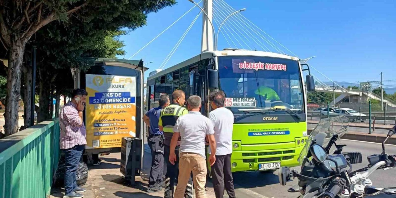 Yolcuyu demir sopa ile kovaladı, polisi görünce boynuna bıçak dayadı